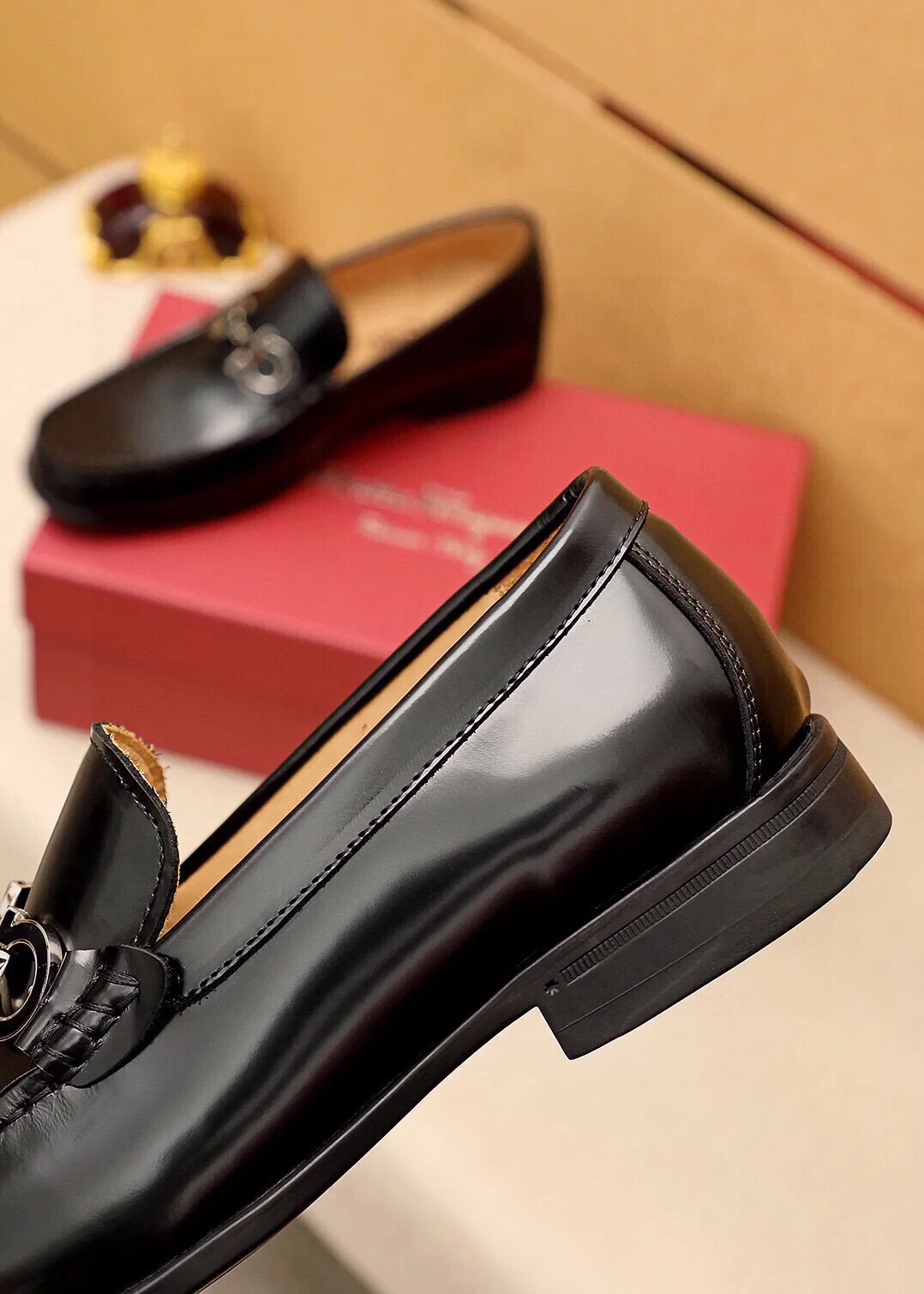 Men's shoes 💰480 💐 Product trademark: Ferragamo "Ferragamo" casual leather shoes Regular size: 38-44 (45🉑️customized) Product materials: Selected imported first-layer open-edge beaded cowhide leather upper + luxury hardware buckle, imported water-dyed cowhide leather lining. Strong three-dimensional visual effect, original outsole color: 4⃣️seed leather materials available